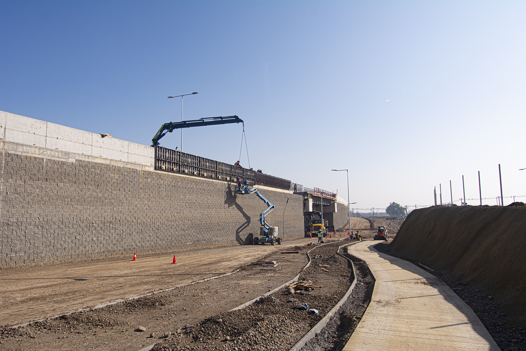 Avanzan obras de construcción de Tramo B1 en acceso norte de Aeropuerto de Santiago